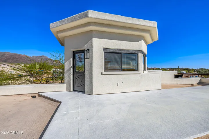this viewing deck is accessible from the bonus room