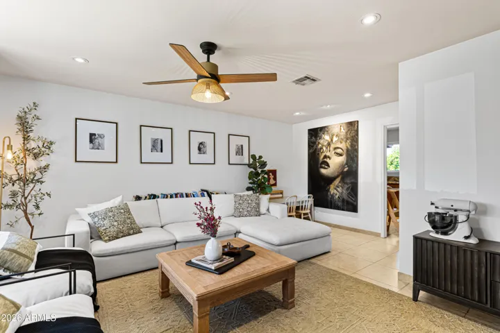 Modern but warm decorations and fixtures with plenty of natural light. The home is bright, cheery, friendly well maintained and beautiful.