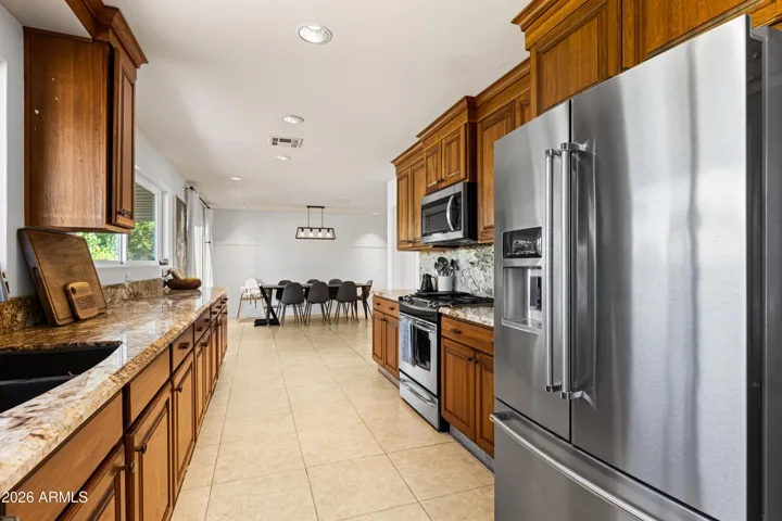 Beautiful kitchen with stainless appliances, gas cooking top and stove. Very Chef inspired.
