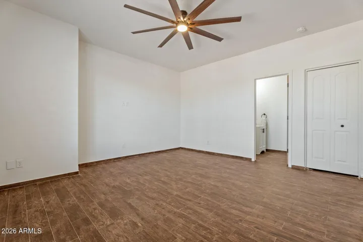 Den or 4th bar w/ half bath