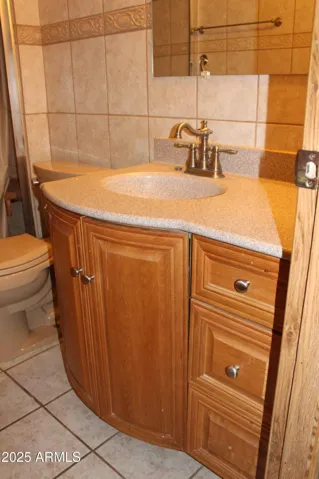 Hall/guest bath