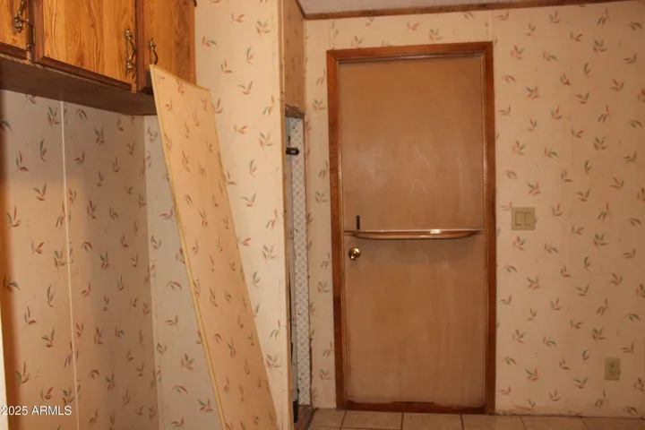Dutch door entry from utility room to AZ room