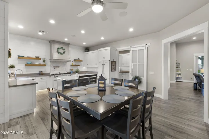 eat in kitchen