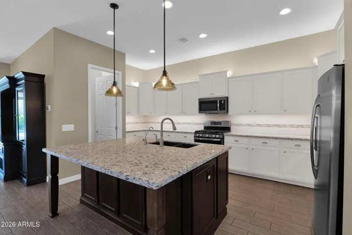 Kitchen Island & Cabinets