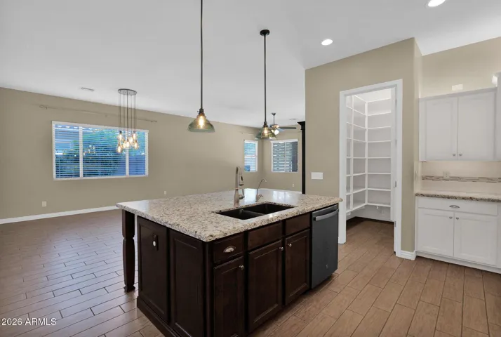 Kitchen Island & Pantry