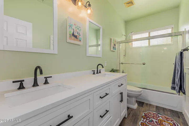 Upstairs Bathroom (3)