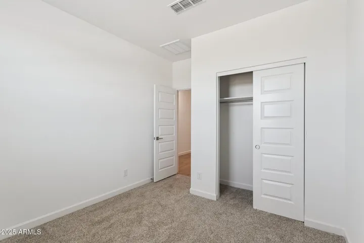 Pictures of sample model home. Colors, features and finishes will vary for each home.