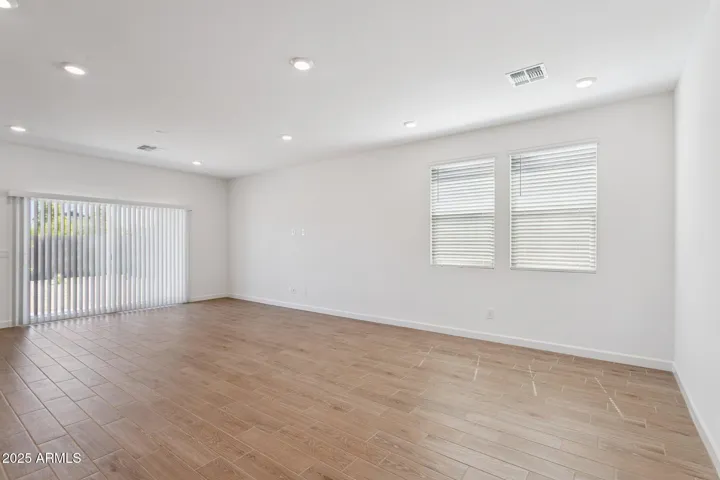 Pictures of sample model home. Colors, features and finishes will vary for each home.