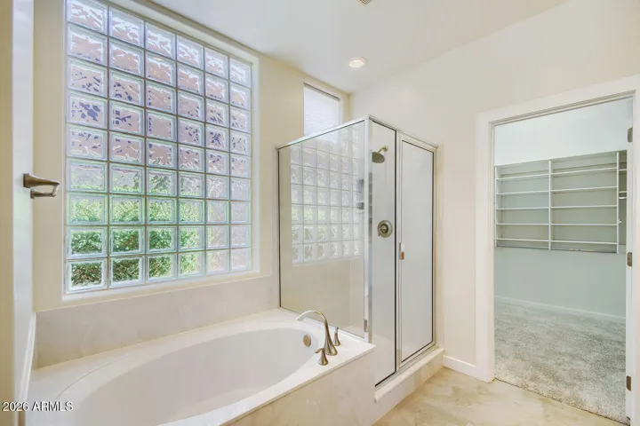 Master 5 piece bath with soaking tub