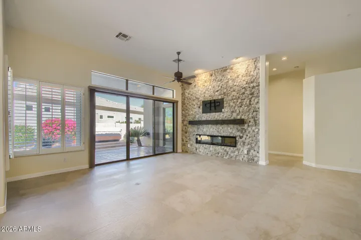 Open Floor Plan 9 foot ceilings