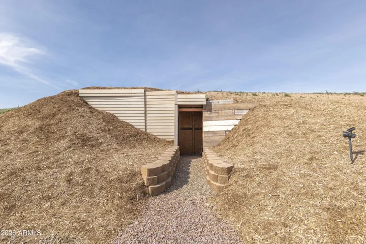 Creative 20x8 Igloo Shipping container with Electric