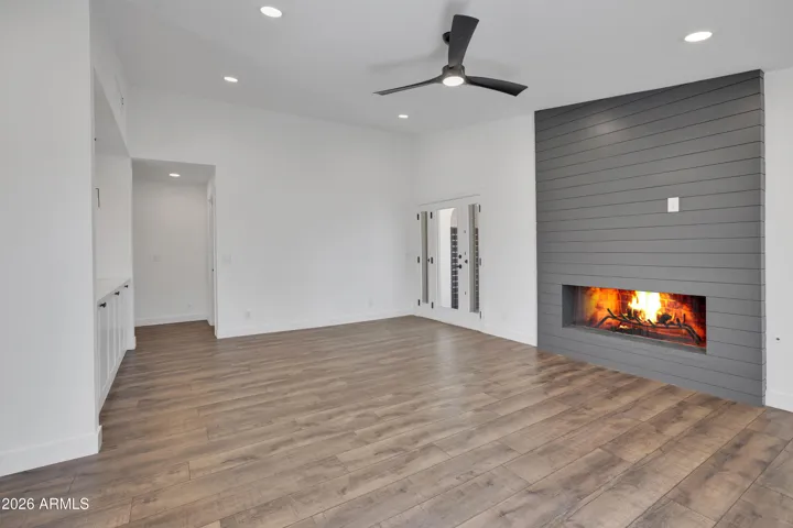 Vaulted ceiling in great room with gas fireplace