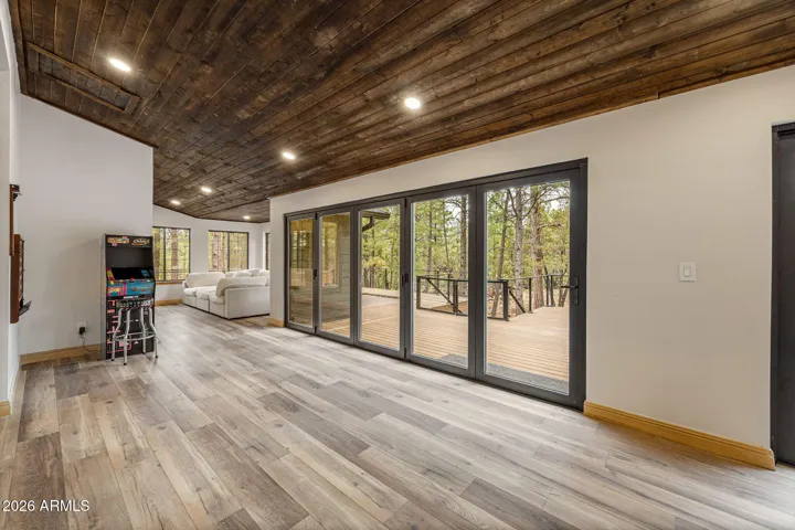 Bifold collapsable doors