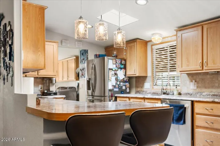 Kitchen / Breakfast Bar