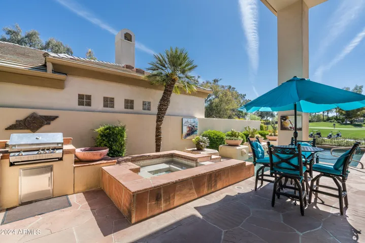 Built-in gas bbq. Elevated heated spa.