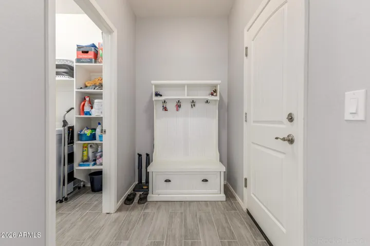 Hall storage conveys with home
