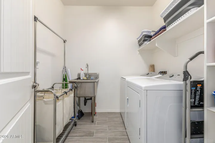 Nice laundry area