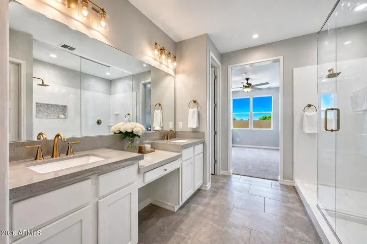 AMAZING huge bathroom!!! wow