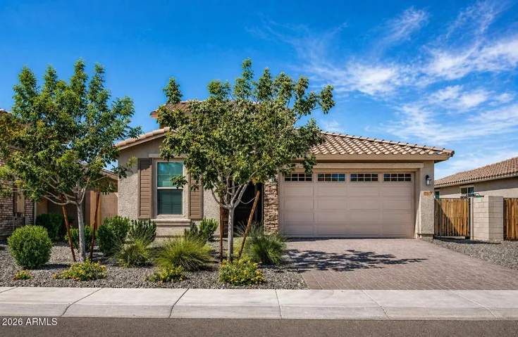 Modern home single story, great community!