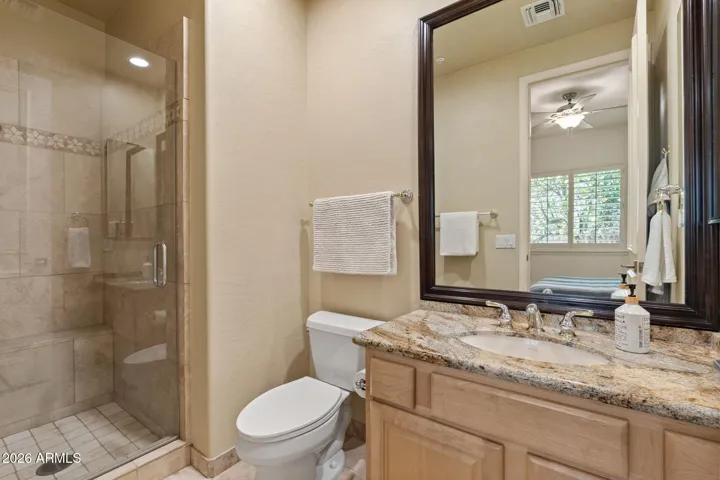 En-suite bath in 2nd bedroom