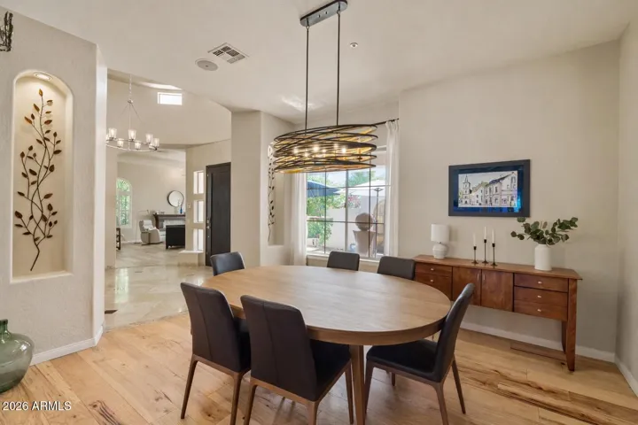 Dining room large enough for the whole family