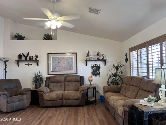LARGE PICTURESQUE WINDOWS FOR NATURAL LIGHT
