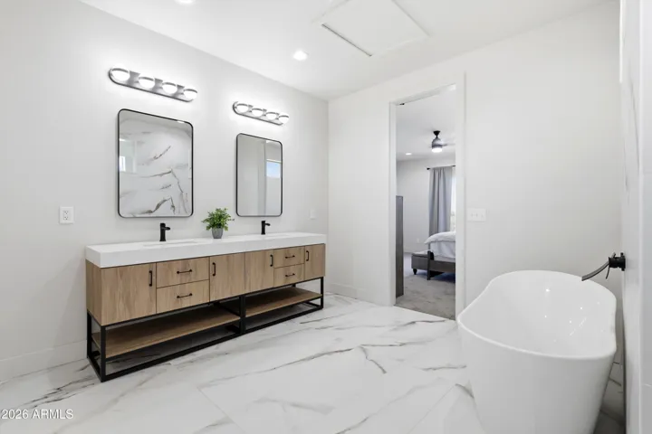 Primary bath