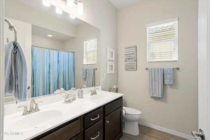 Guest Bath w/Dual Sinks