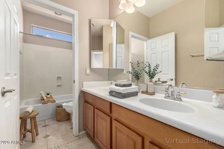 Shared bathroom Upstairs