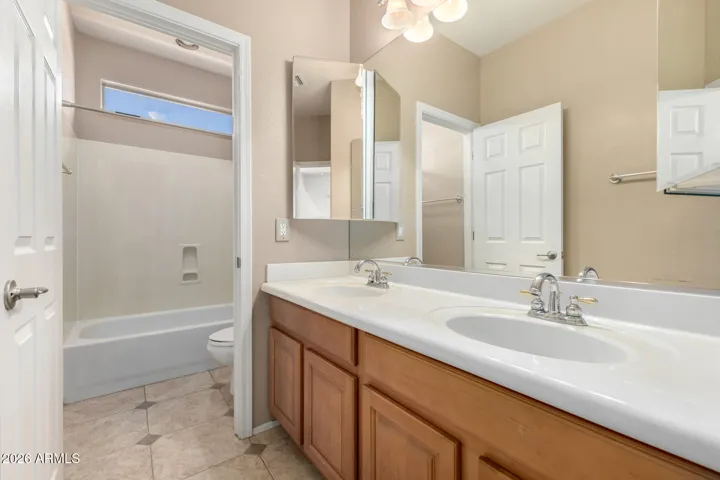 Upstairs full bathroom