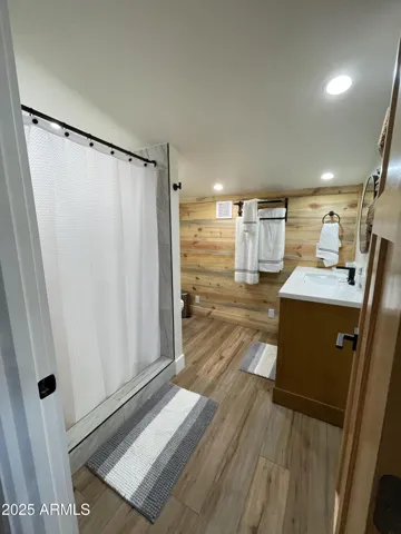 Upstairs guest bath
