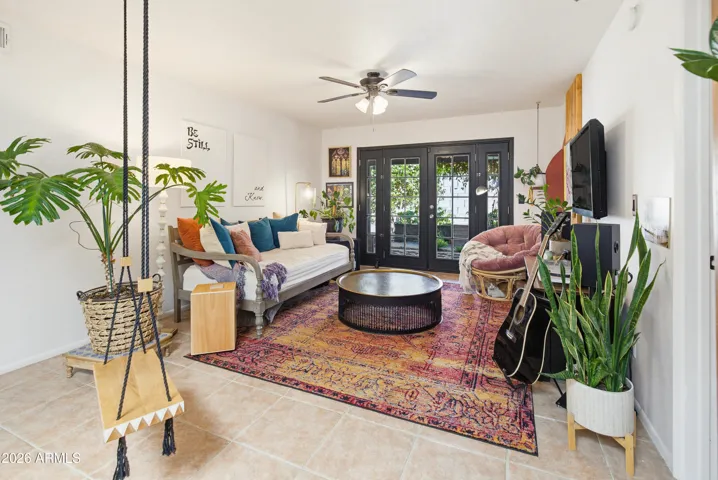 Yes, that is a SWING in the open living room.