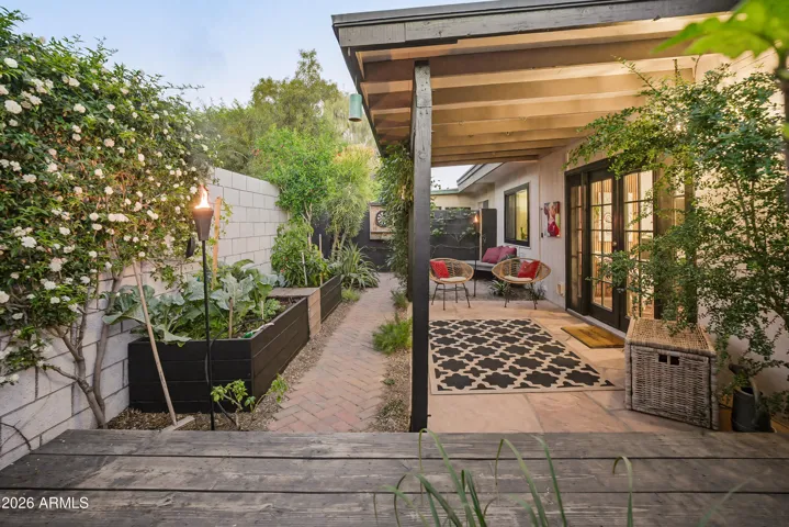 Versatile seating and dining space options. Room for games and gardening