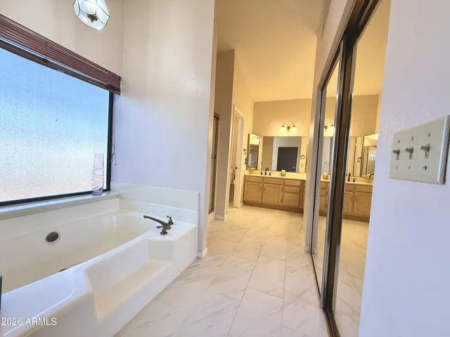 Primary bedroom suite bathroom