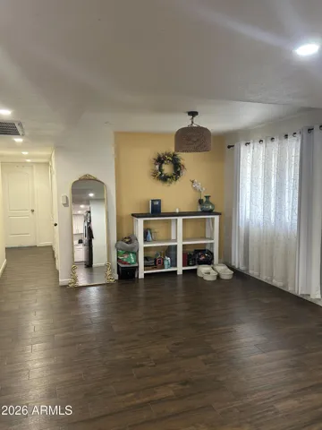 Main House - Dining Area