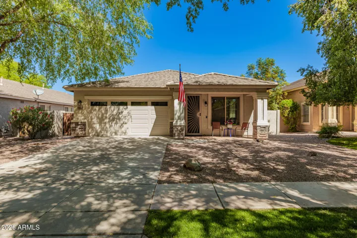 Inviting shaded front yard