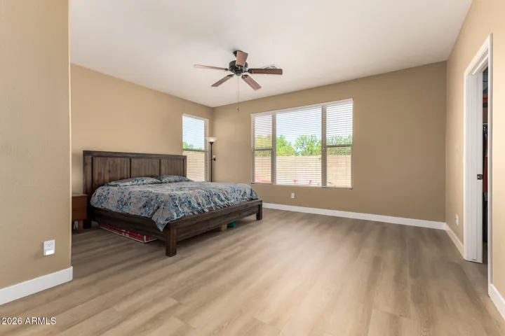 Easily fits king size bed!