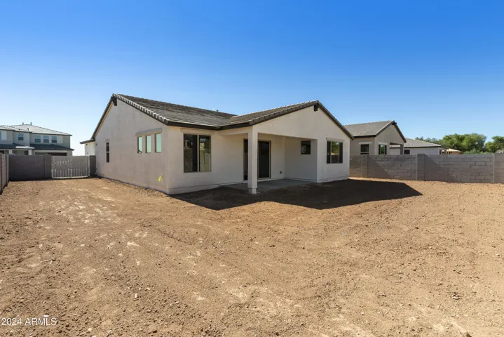 LARGE LOT WITH LARGE SIDE YARD AND NO BACK YARD NEIGHBORS!