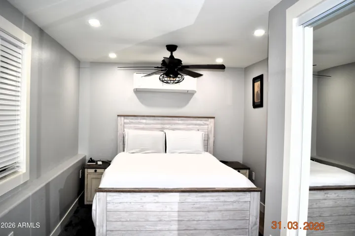 Main bedroom w/closet and private bathroom