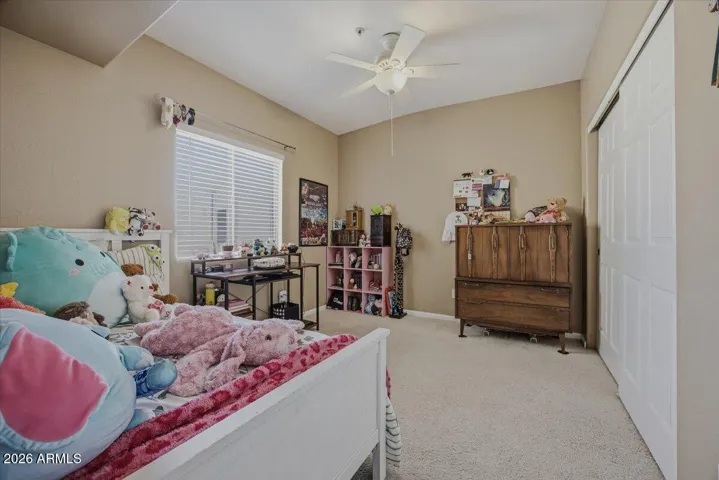 Another nicely sized room