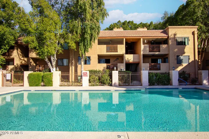 The pools are surprisingly quiet here, float and enjoy your own sanctuary