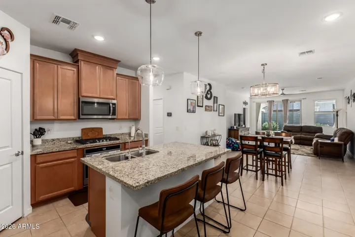 Deluxe kitchen with upgraded cabinets