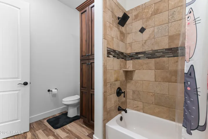 Bathroom 3 "Jack & Jill"