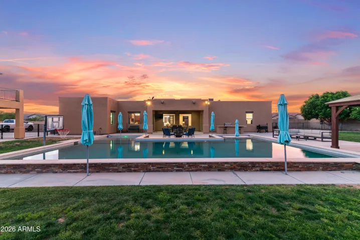 4 bedroom; 3 bathrooms