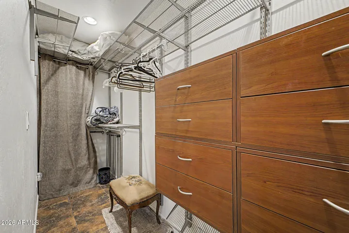 Casita walk-in Closet