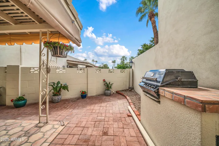Paver patio with built-in grill