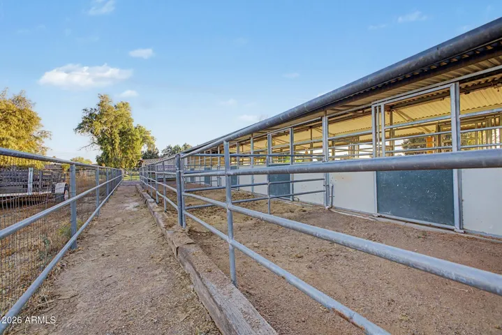 5 Stalls, 3 Tack Rooms