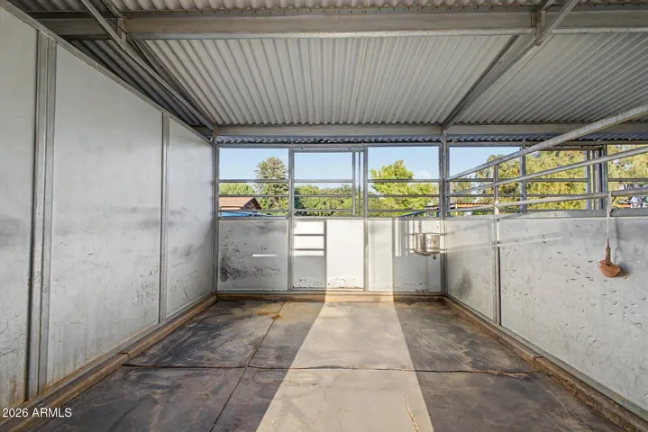 MD Shed Row Barn - top of the line horse facility