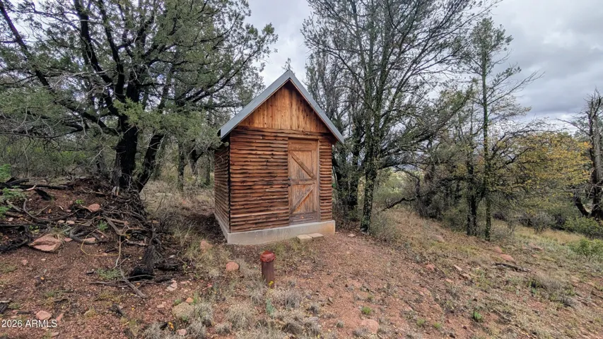Well head and house