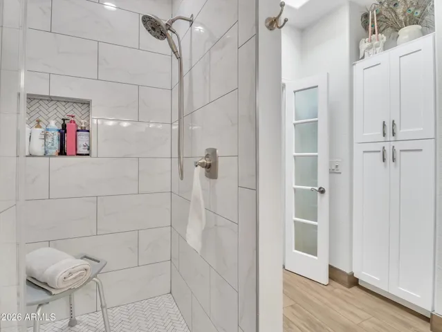 Roomy shower